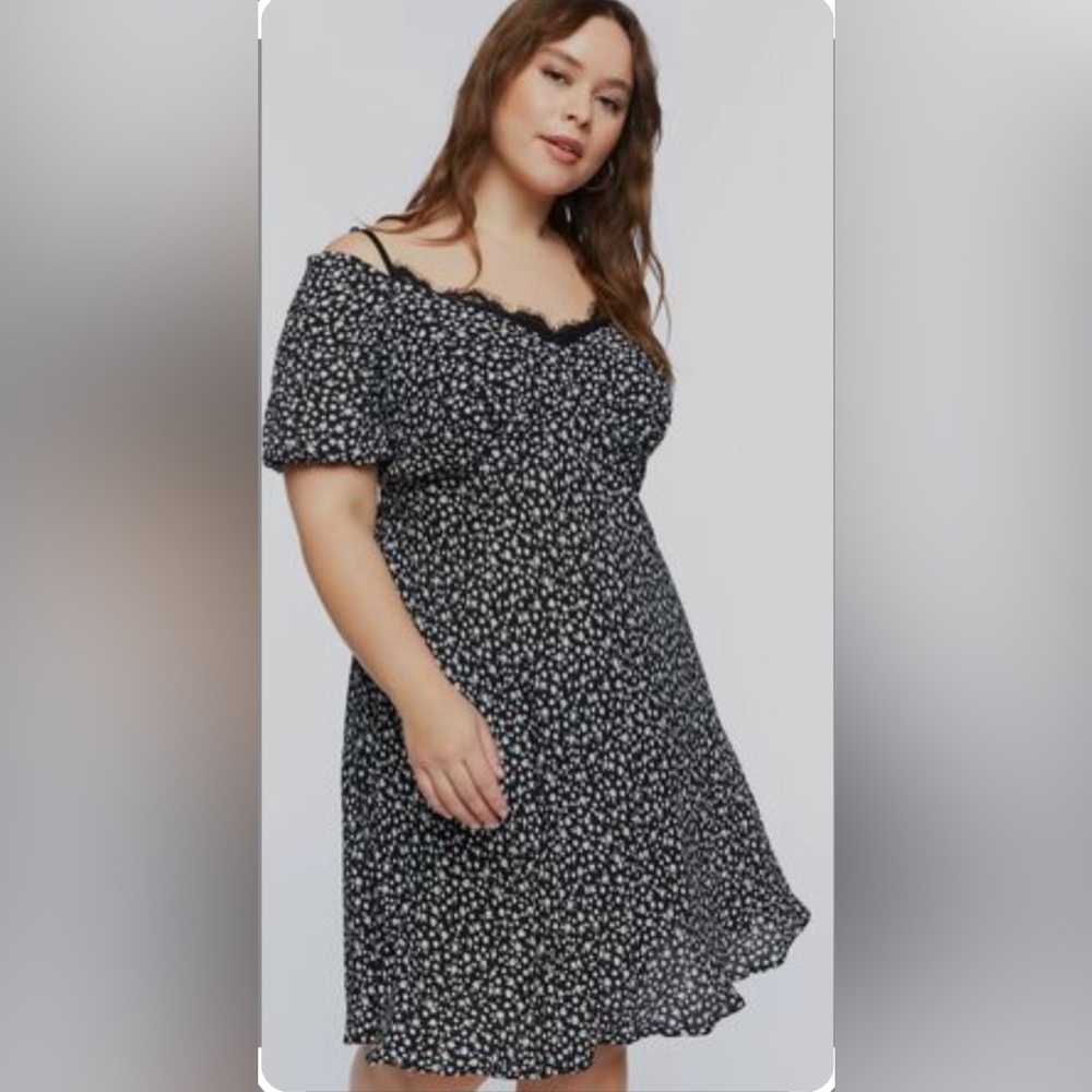 Forever 21+ - A crepe mini dress featuring an allover ditsy floral print B-3